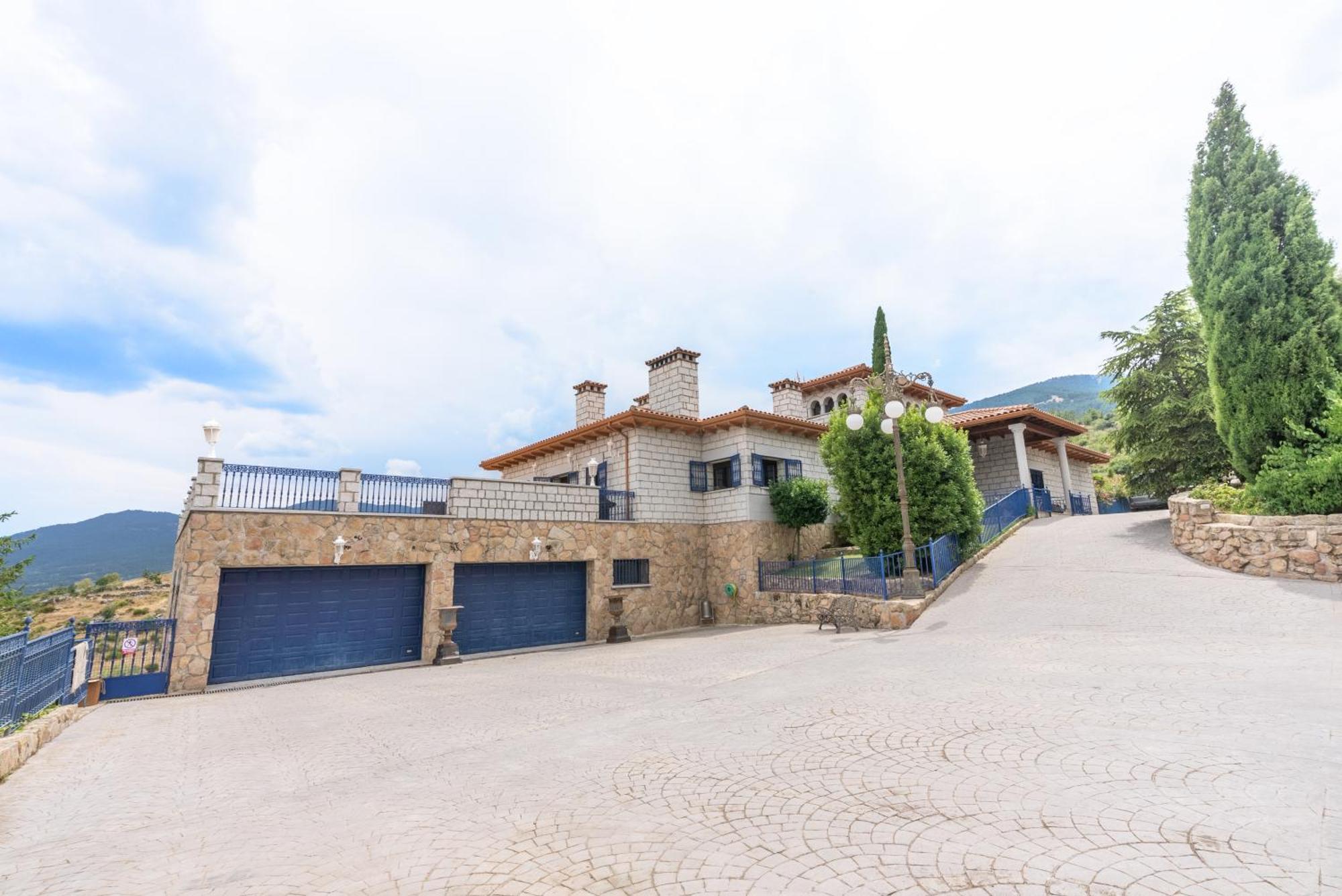 Mansion Con Jacuzzi A 40 Grados, Gran Piscina Y Padel El Tiemblo Exterior foto