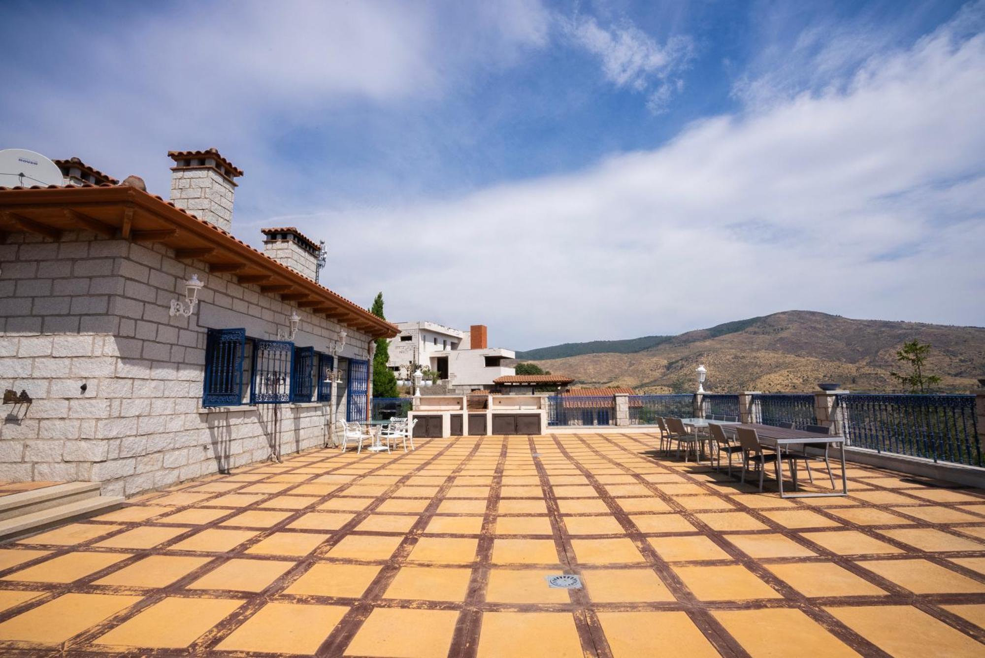 Mansion Con Jacuzzi A 40 Grados, Gran Piscina Y Padel El Tiemblo Exterior foto