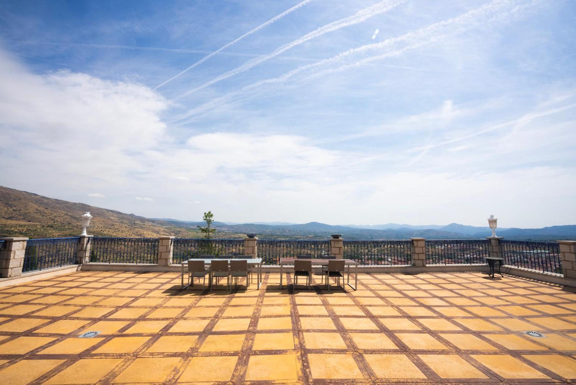 Mansion Con Jacuzzi A 40 Grados, Gran Piscina Y Padel El Tiemblo Exterior foto