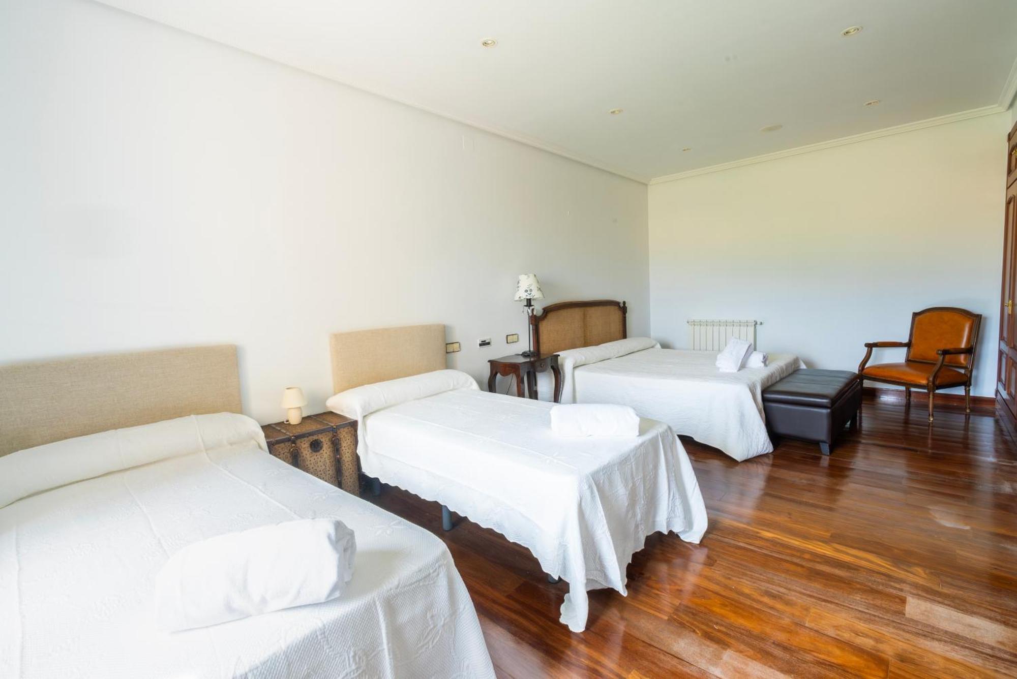 Mansion Con Jacuzzi A 40 Grados, Gran Piscina Y Padel El Tiemblo Exterior foto