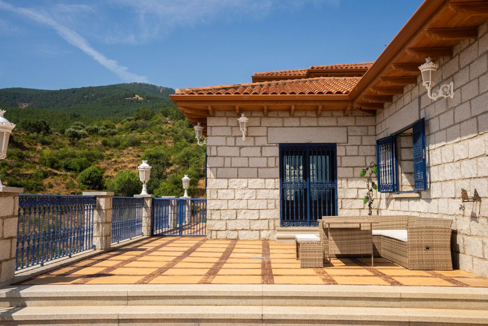 Mansion Con Jacuzzi A 40 Grados, Gran Piscina Y Padel El Tiemblo Exterior foto