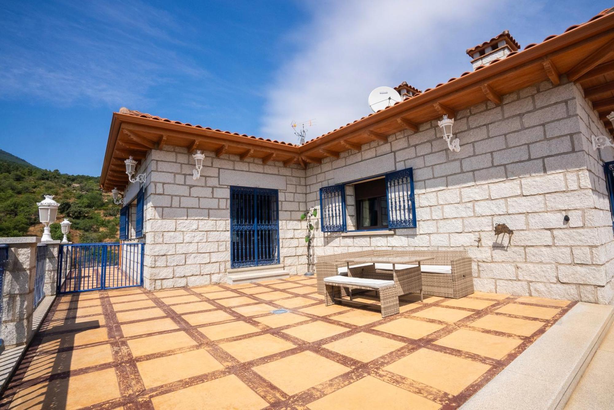 Mansion Con Jacuzzi A 40 Grados, Gran Piscina Y Padel El Tiemblo Exterior foto