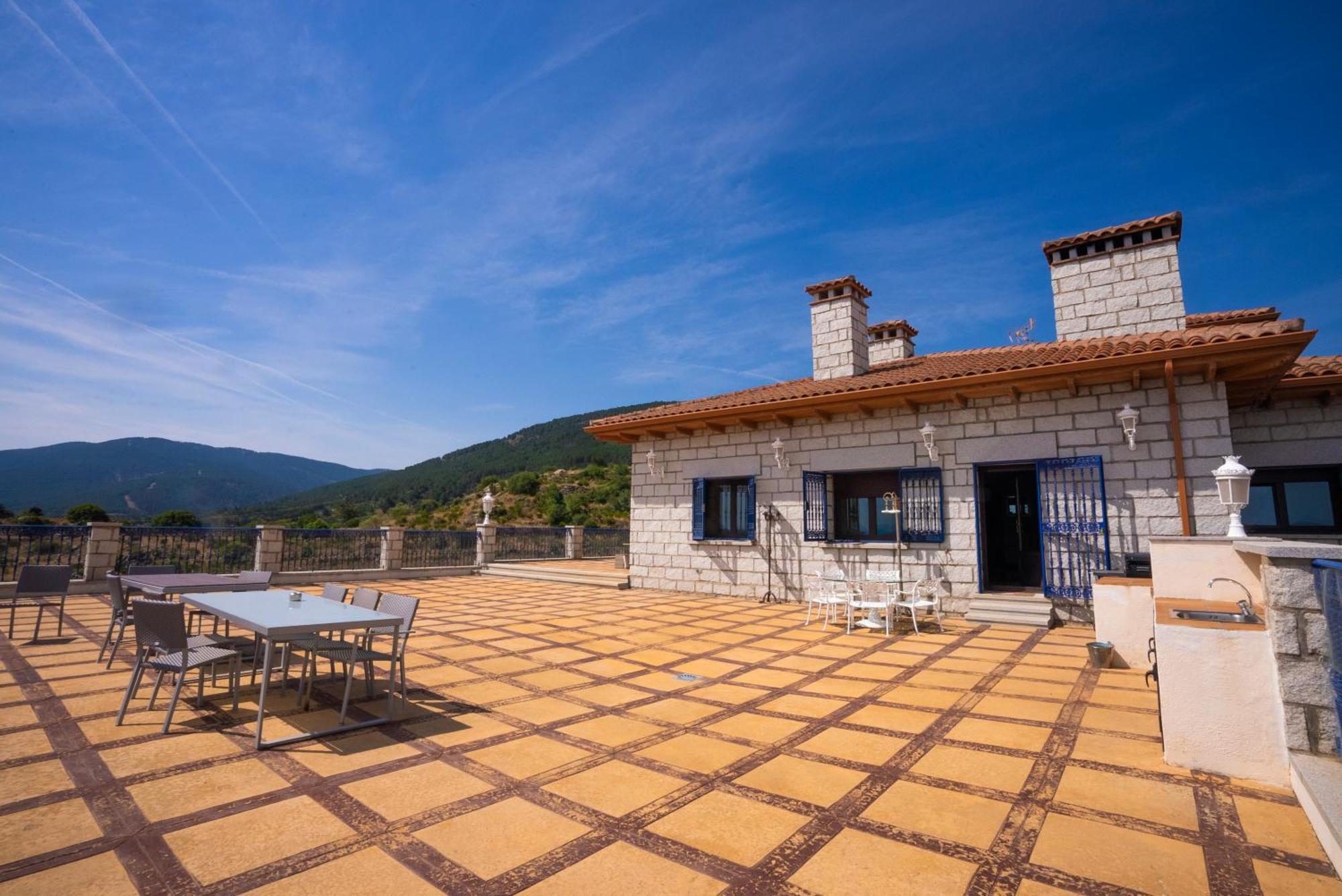Mansion Con Jacuzzi A 40 Grados, Gran Piscina Y Padel El Tiemblo Exterior foto