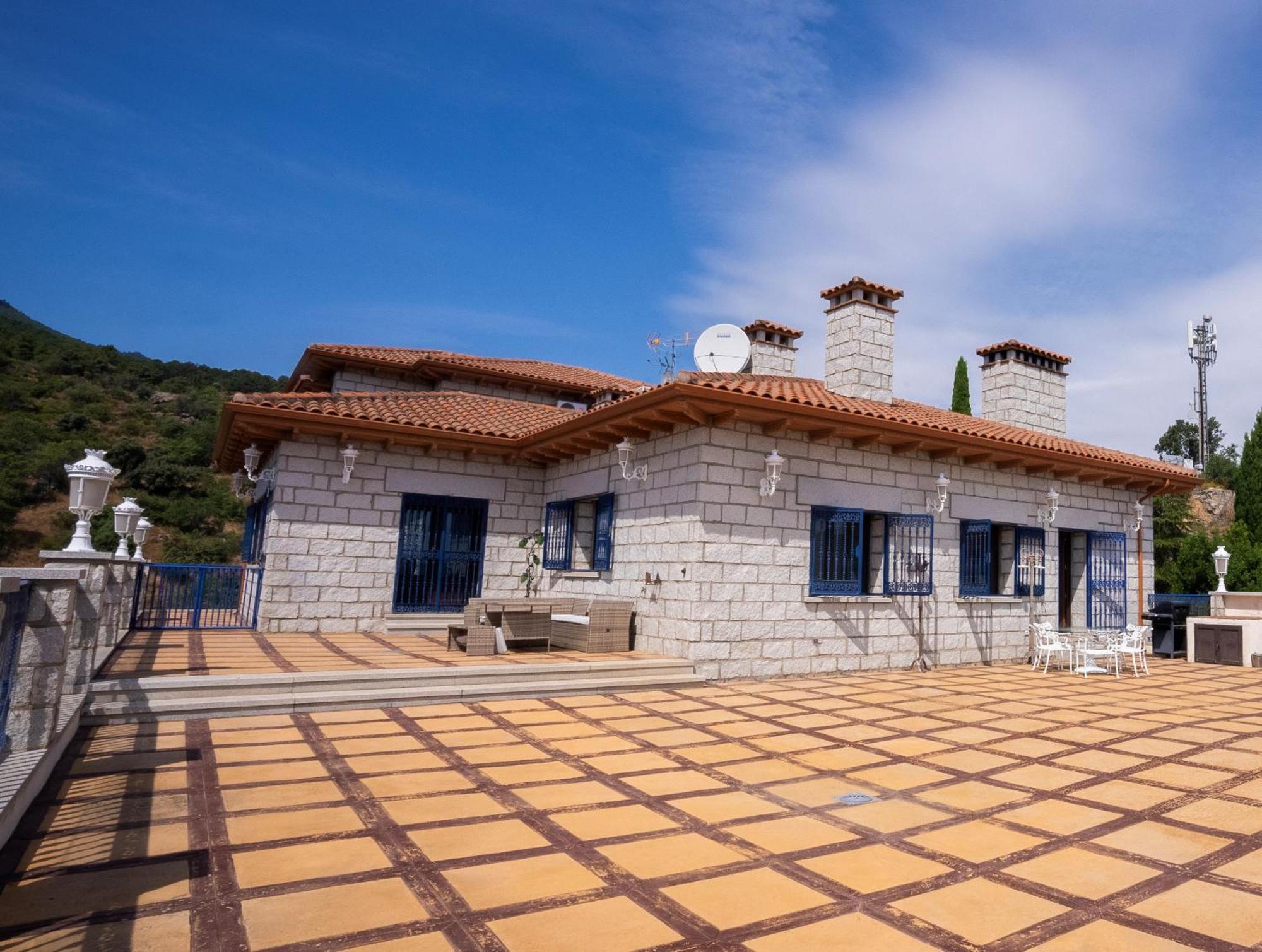 Mansion Con Jacuzzi A 40 Grados, Gran Piscina Y Padel El Tiemblo Exterior foto