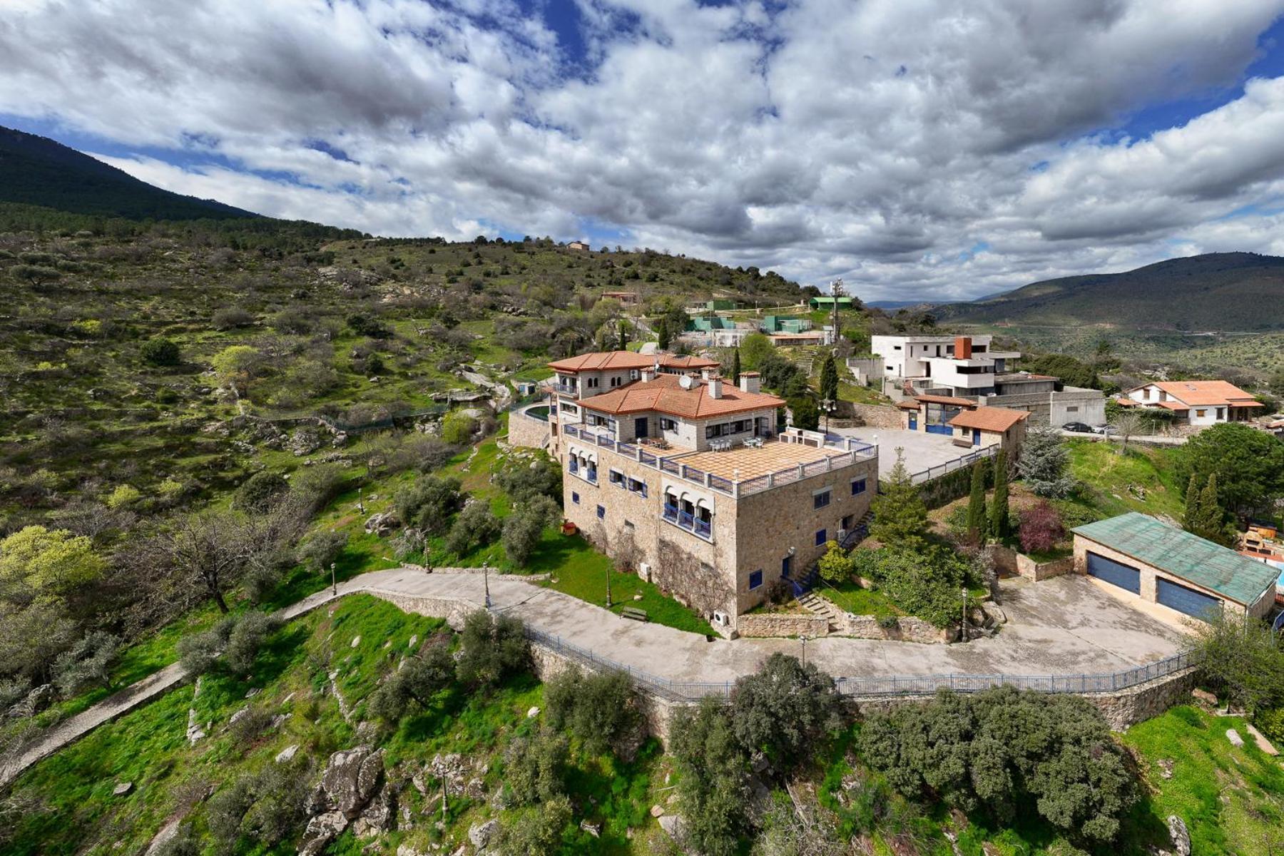 Mansion Con Jacuzzi A 40 Grados, Gran Piscina Y Padel El Tiemblo Exterior foto