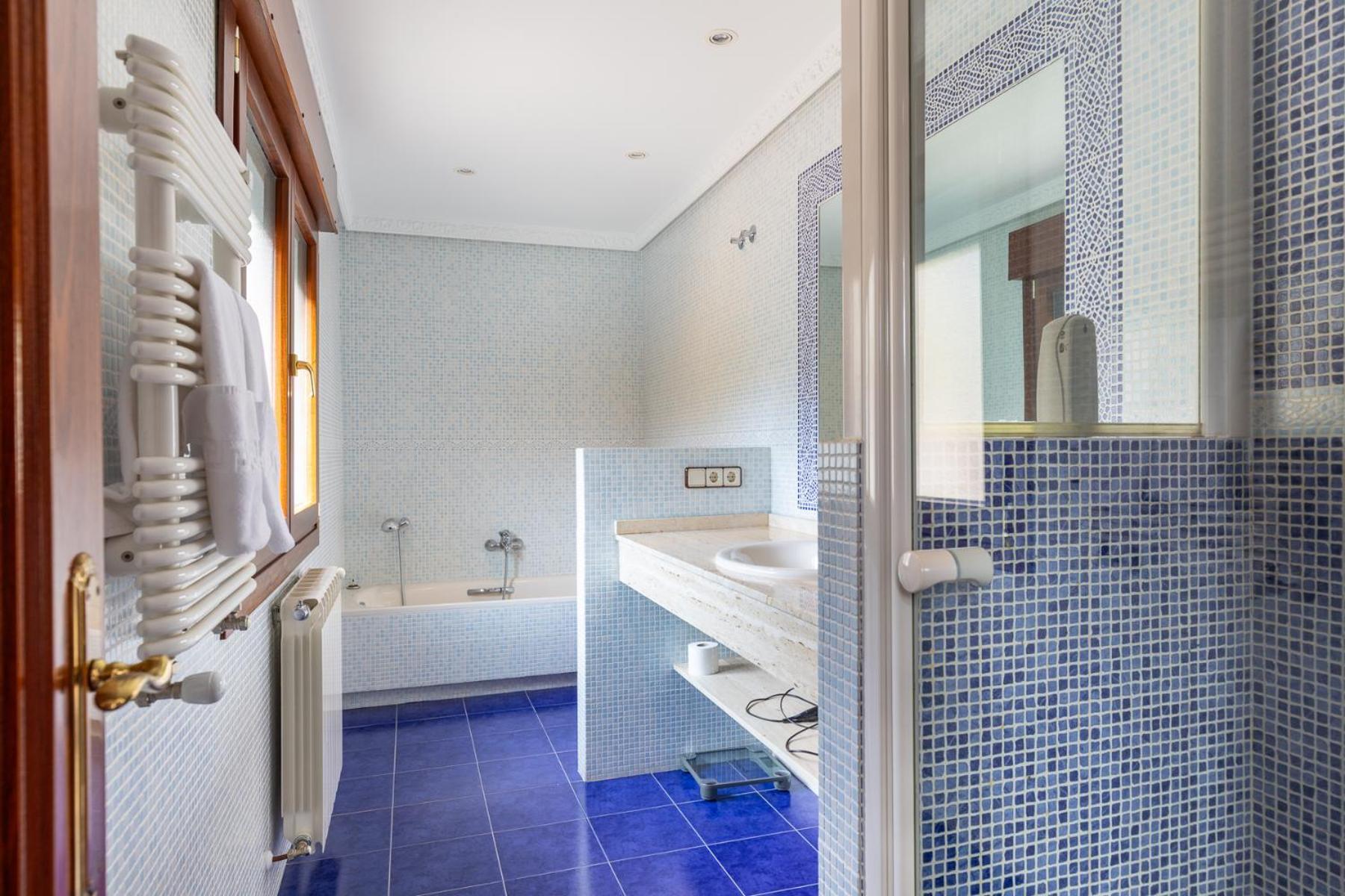 Mansion Con Jacuzzi A 40 Grados, Gran Piscina Y Padel El Tiemblo Exterior foto
