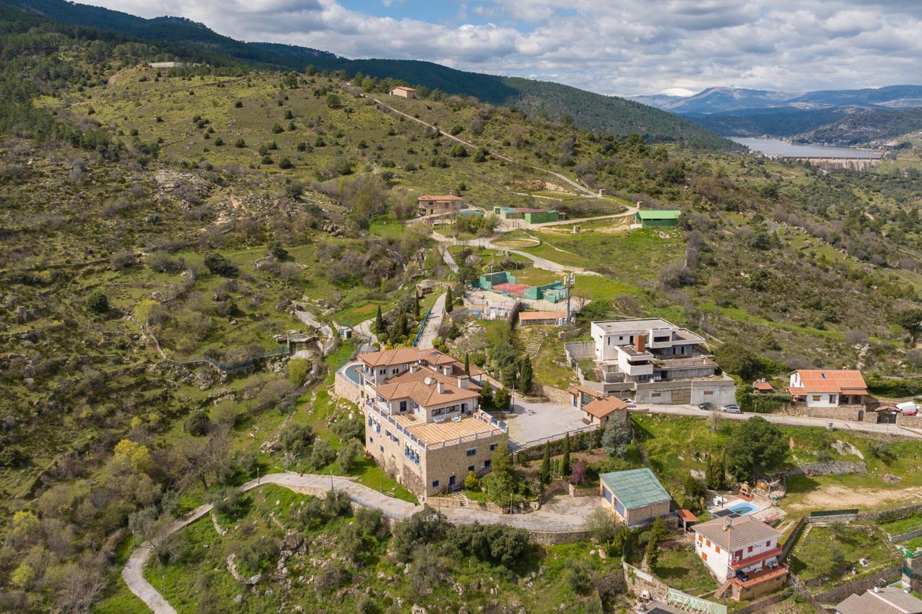 Mansion Con Jacuzzi A 40 Grados, Gran Piscina Y Padel El Tiemblo Exterior foto