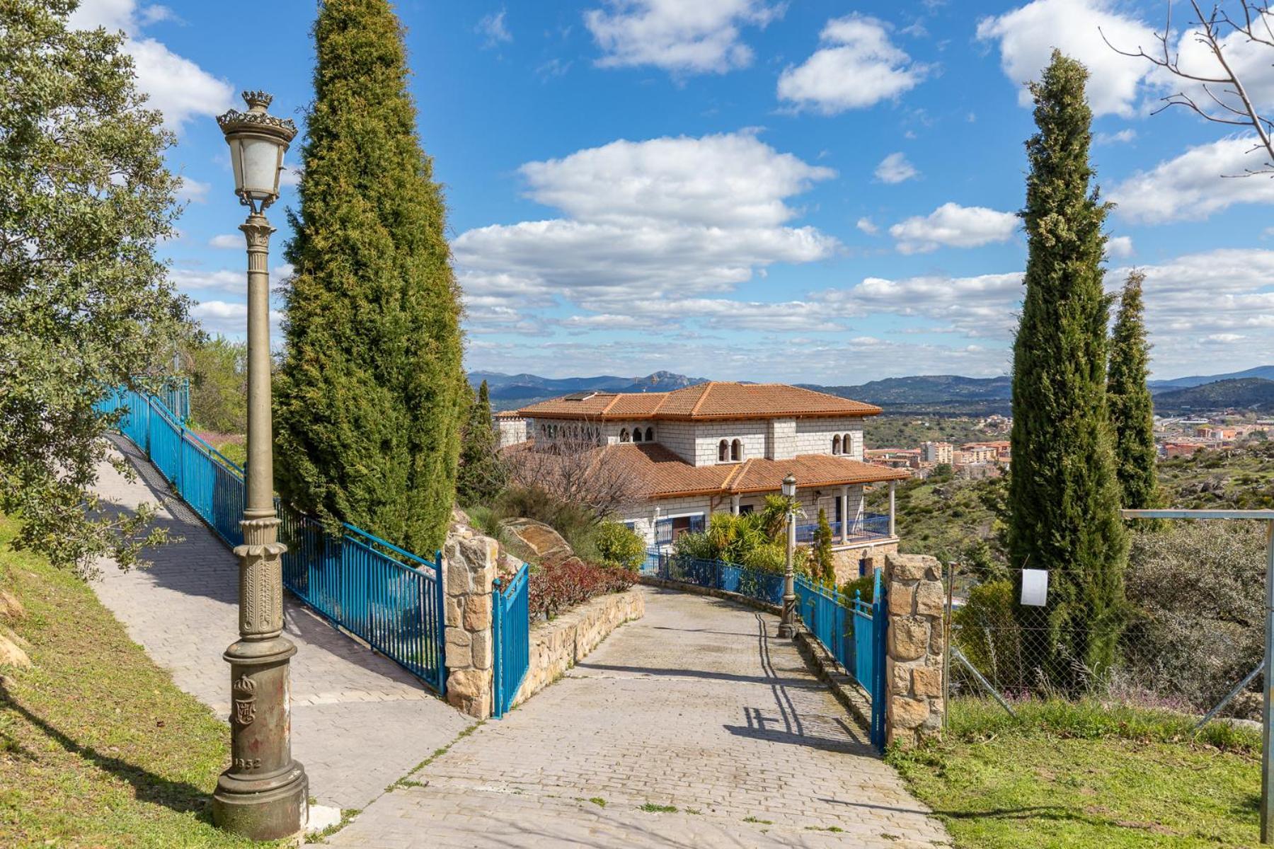 Mansion Con Jacuzzi A 40 Grados, Gran Piscina Y Padel El Tiemblo Exterior foto